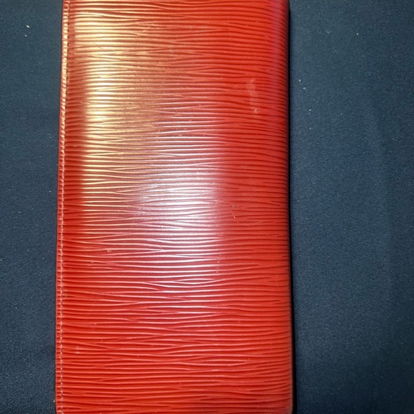 Red Textured Wallet - Picture 2 of 4